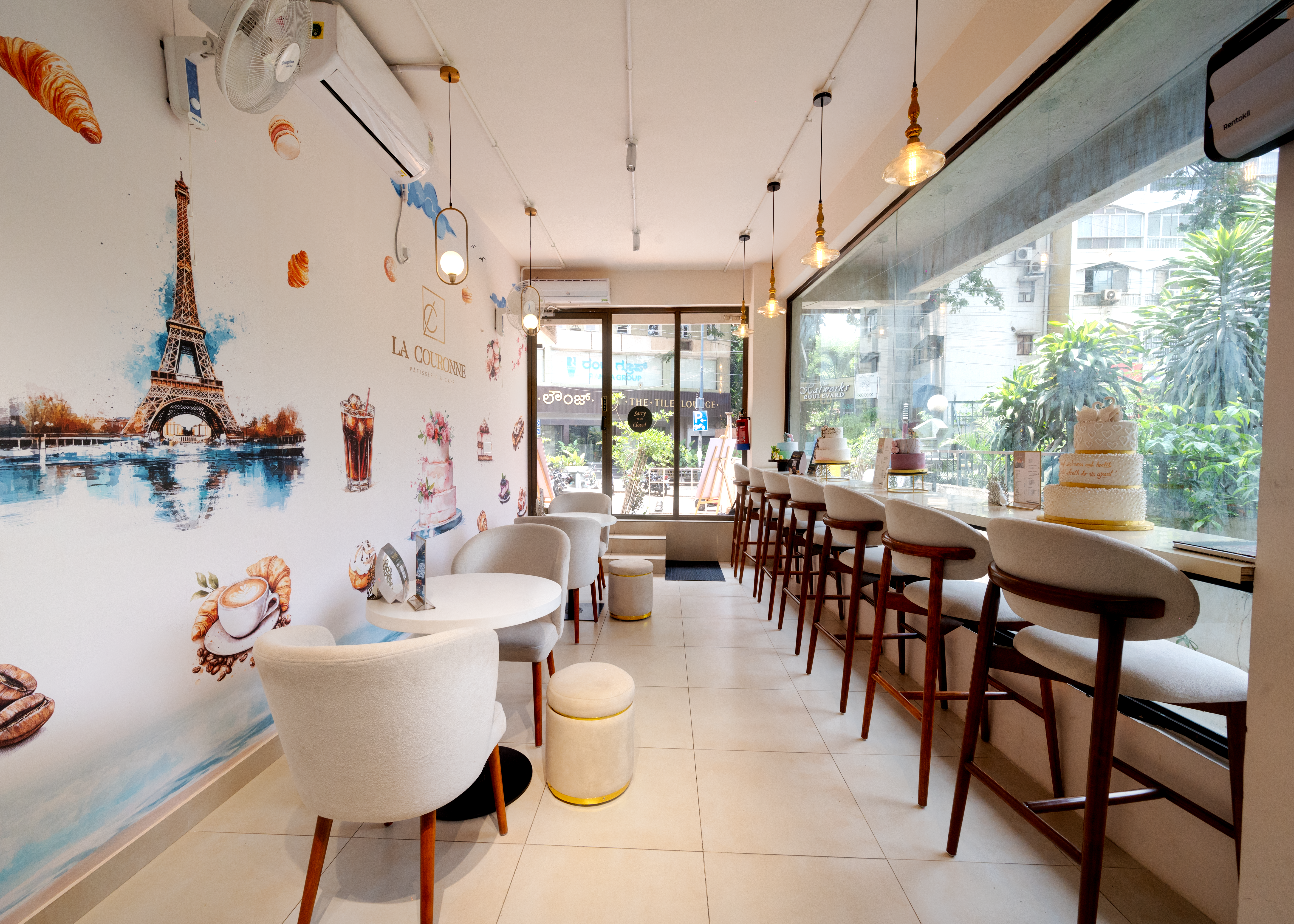 La Couronne cafe gallery 5